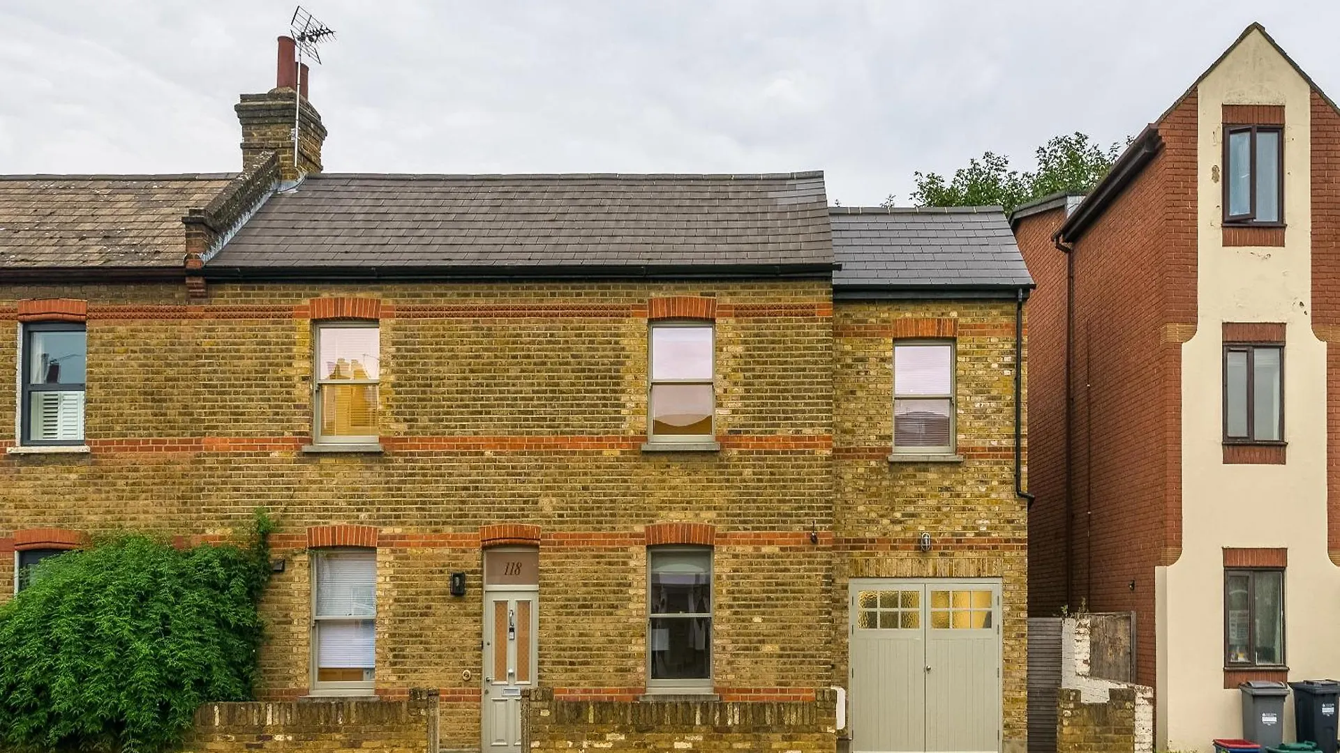 Holiday home 5 Bed 2 Bath House By Livestay Short Lets & Serviced Accommodation Isleworth With Private Garden & Jacuzzi