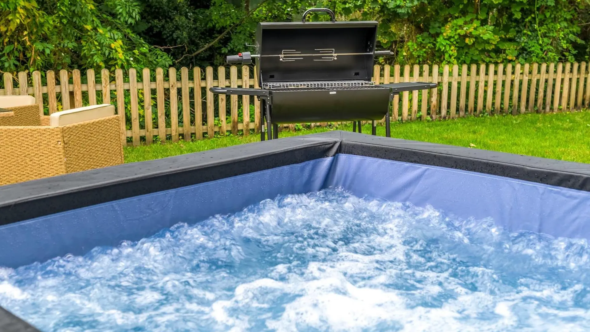 Holiday home 5 Bed 2 Bath House By Livestay Short Lets & Serviced Accommodation Isleworth With Private Garden & Jacuzzi