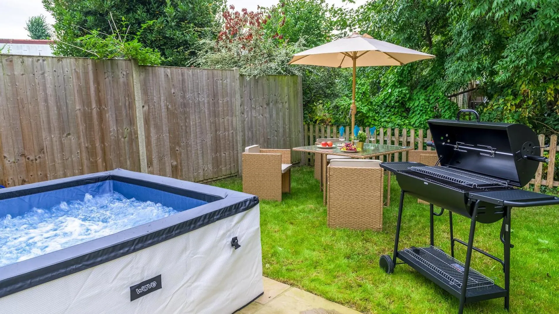 Holiday home 5 Bed 2 Bath House By Livestay Short Lets & Serviced Accommodation Isleworth With Private Garden & Jacuzzi United Kingdom