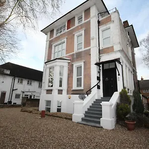 Great West Road Flat B Isleworth