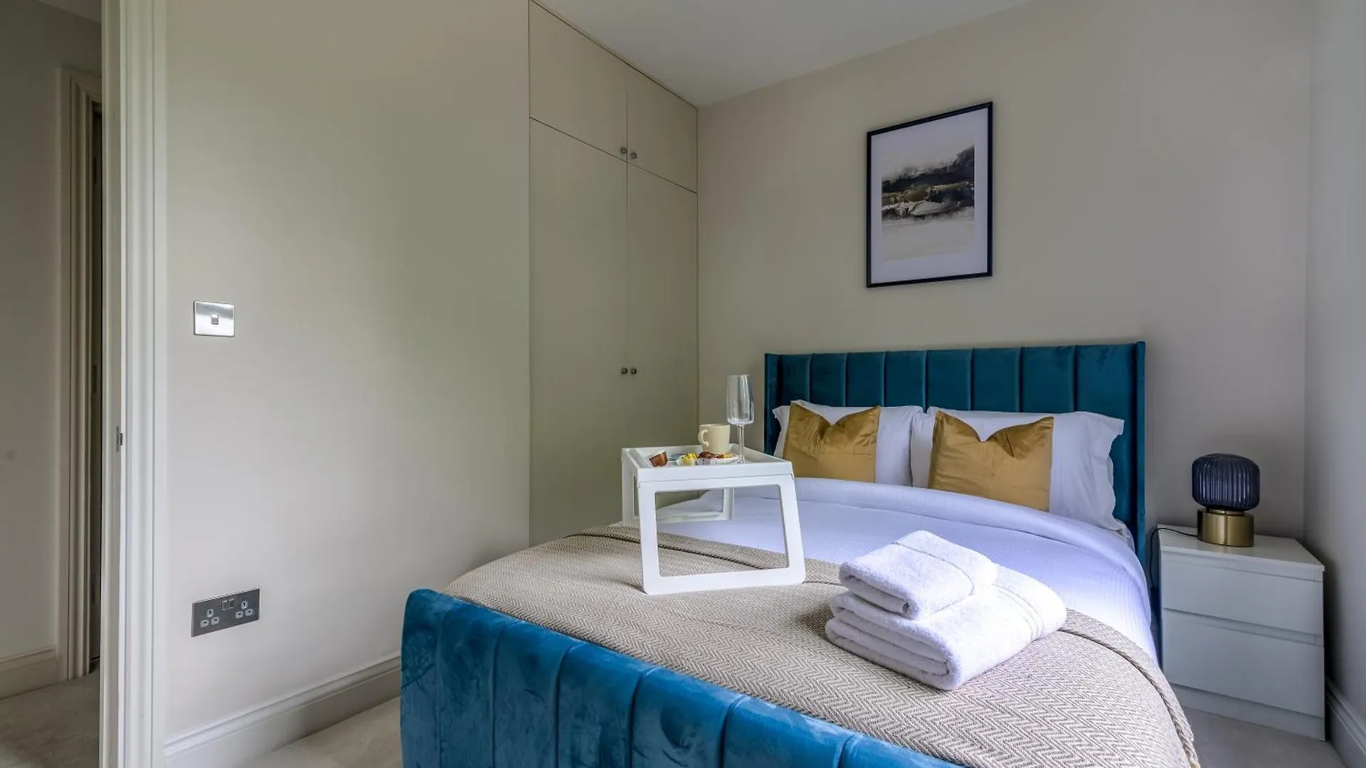 Holiday home 5 Bed 2 Bath House By Livestay Short Lets & Serviced Accommodation Isleworth With Private Garden & Jacuzzi United Kingdom